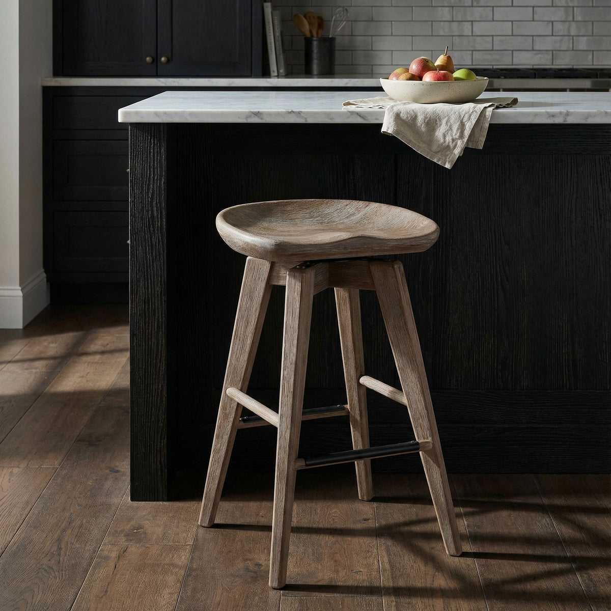 Tiwi Backless Swivel Counterstool in Solid Wood, 24" Gray Whitewash