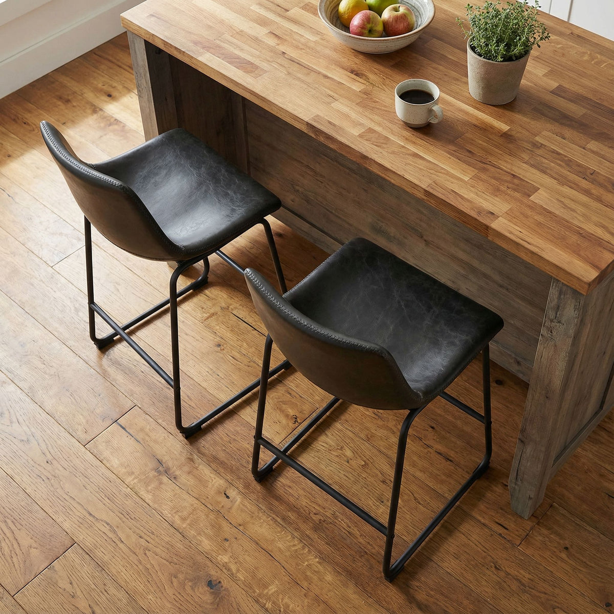 Safi Counterstools in Distressed Black Faux Leather (Set of 2) 24"Seat